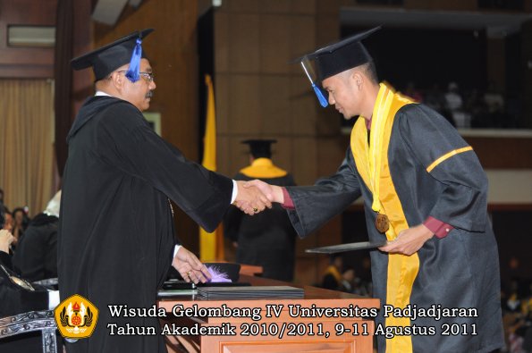 wisuda-fisip-oleh-dekan-323