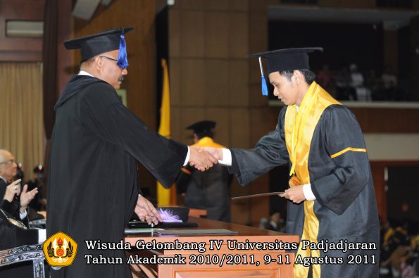 wisuda-fisip-oleh-dekan-327