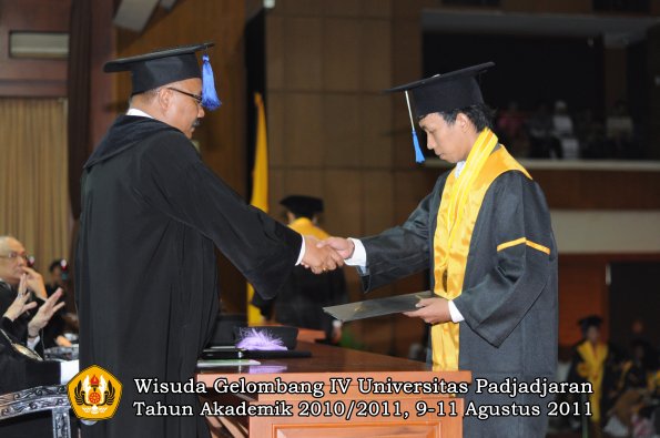 wisuda-fisip-oleh-dekan-328