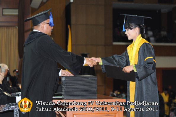 wisuda-fisip-oleh-dekan-329