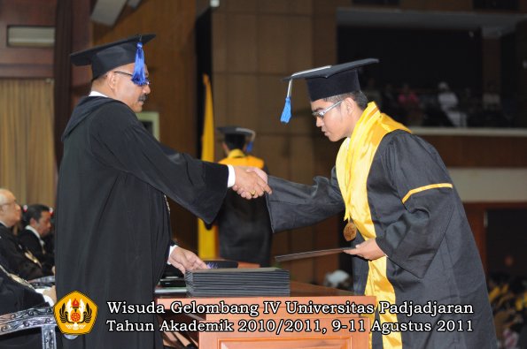 wisuda-fisip-oleh-dekan-361