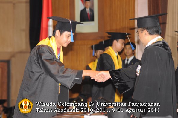 wisuda-fisip-oleh-rektor-101