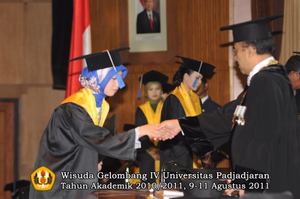 wisuda-fisip-oleh-rektor-102