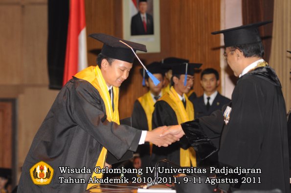 wisuda-fisip-oleh-rektor-103