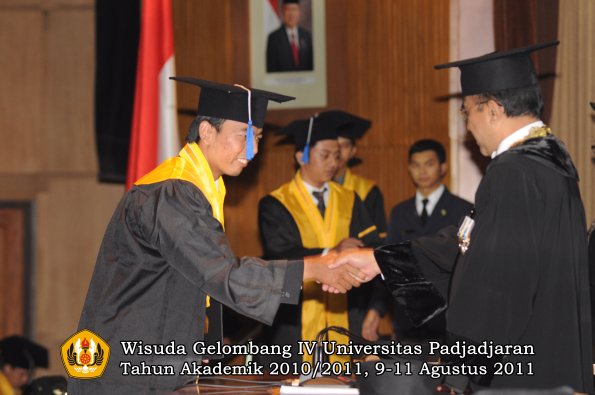 wisuda-fisip-oleh-rektor-105