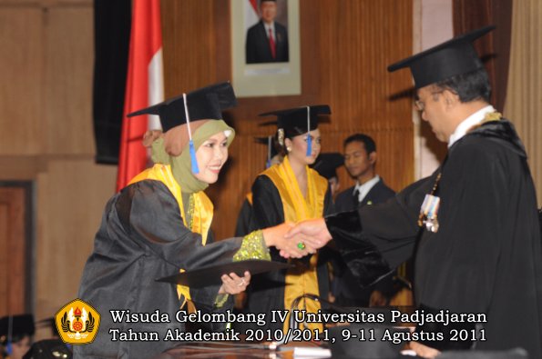 wisuda-fisip-oleh-rektor-106