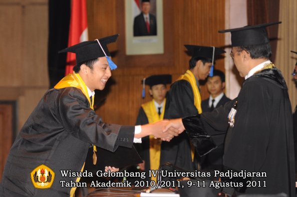 wisuda-fisip-oleh-rektor-107