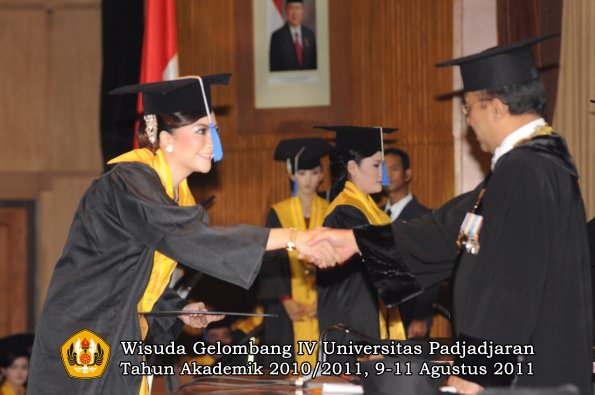 wisuda-fisip-oleh-rektor-108