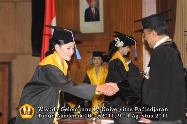 wisuda-fisip-oleh-rektor-110