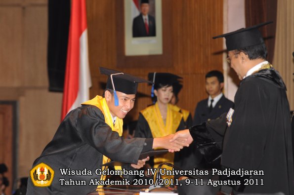 wisuda-fisip-oleh-rektor-111