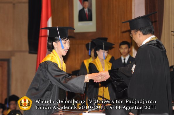 wisuda-fisip-oleh-rektor-113