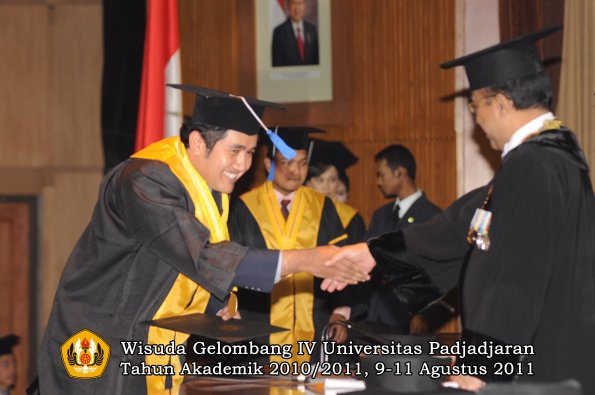 wisuda-fisip-oleh-rektor-120