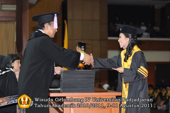 wisuda-fkg-oleh-dekan-004