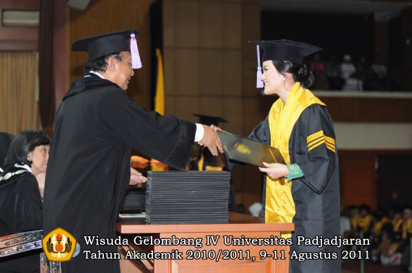 wisuda-fkg-oleh-dekan-005