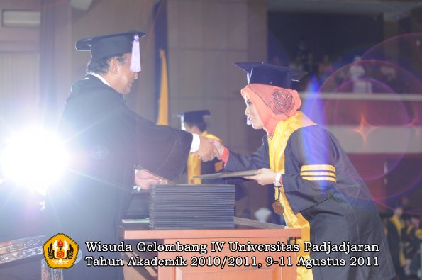 wisuda-fkg-oleh-dekan-013