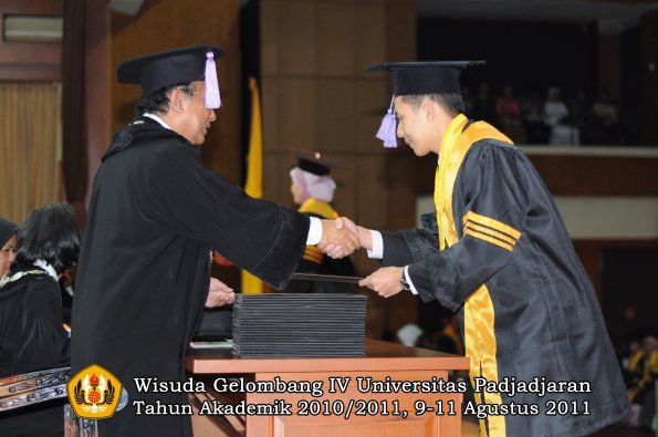 wisuda-fkg-oleh-dekan-017