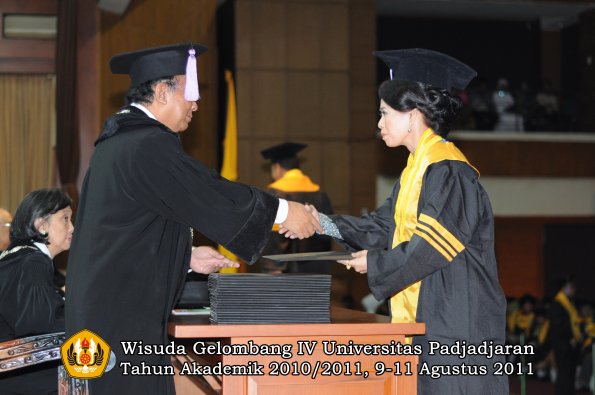 wisuda-fkg-oleh-dekan-022