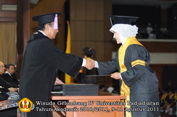 wisuda-fkg-oleh-dekan-029