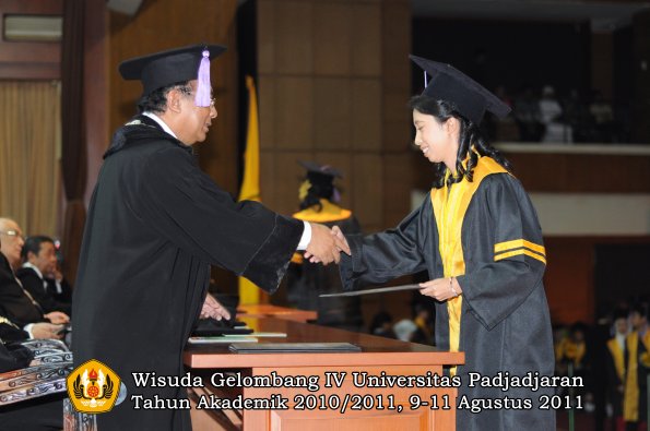 wisuda-fkg-oleh-dekan-049