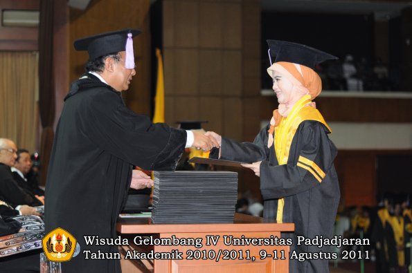 wisuda-fkg-oleh-dekan-055