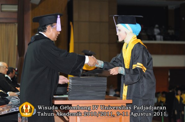 wisuda-fkg-oleh-dekan-056