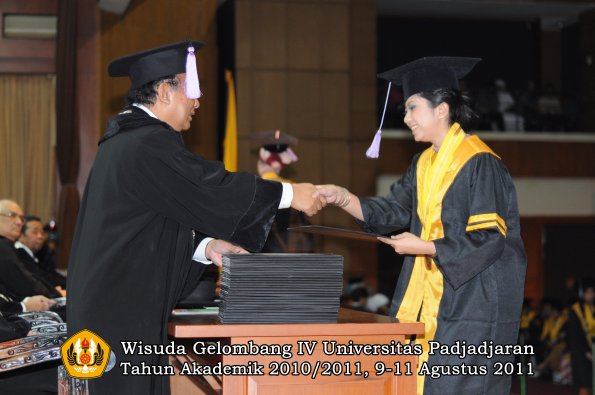 wisuda-fkg-oleh-dekan-059