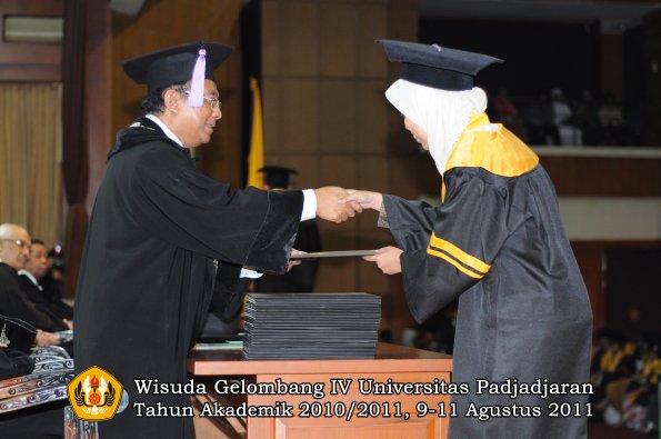 wisuda-fkg-oleh-dekan-066