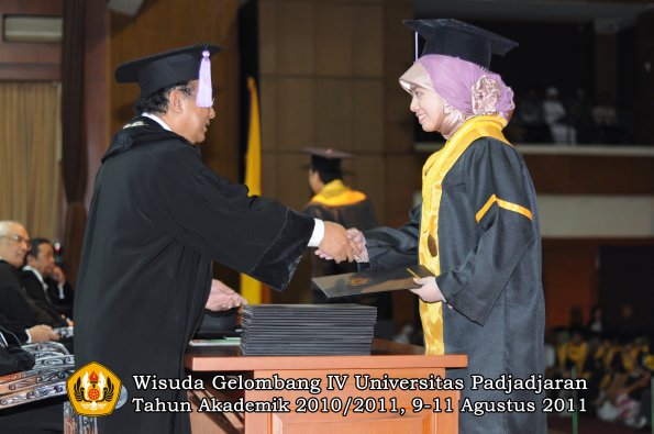 wisuda-fkg-oleh-dekan-074