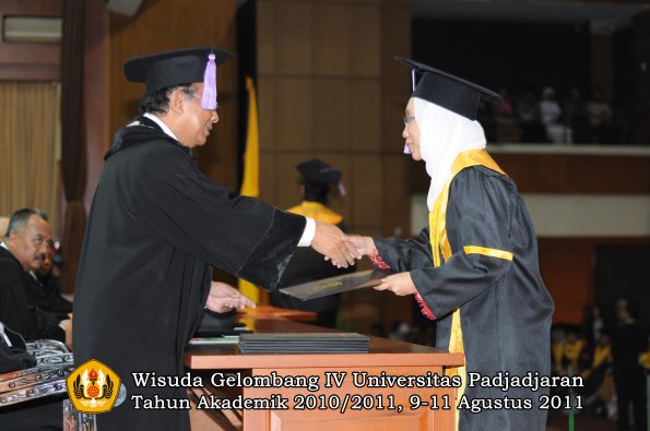 wisuda-fkg-oleh-dekan-092