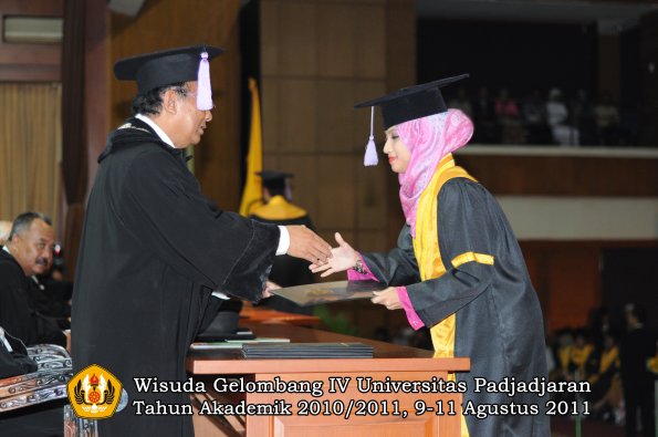 wisuda-fkg-oleh-dekan-095