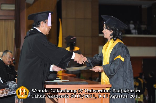 wisuda-fkg-oleh-dekan-097