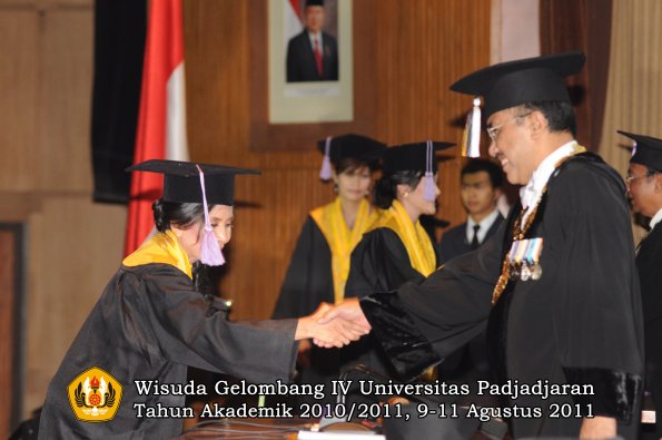 wisuda-fkg-oleh-rektor-004