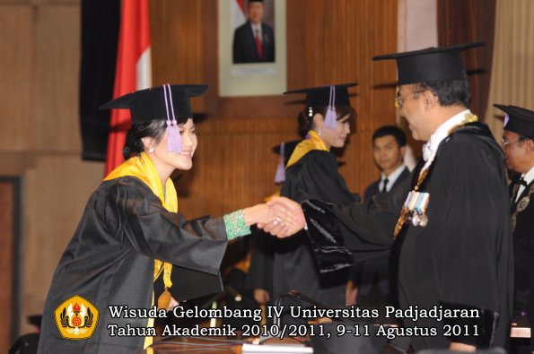 wisuda-fkg-oleh-rektor-005