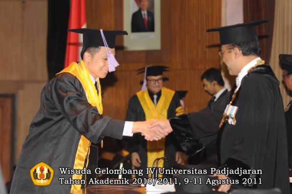 wisuda-fkg-oleh-rektor-017