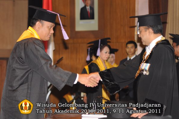 wisuda-fkg-oleh-rektor-021