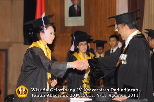 wisuda-fkg-oleh-rektor-022