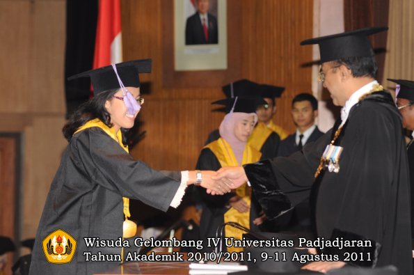 wisuda-fkg-oleh-rektor-023