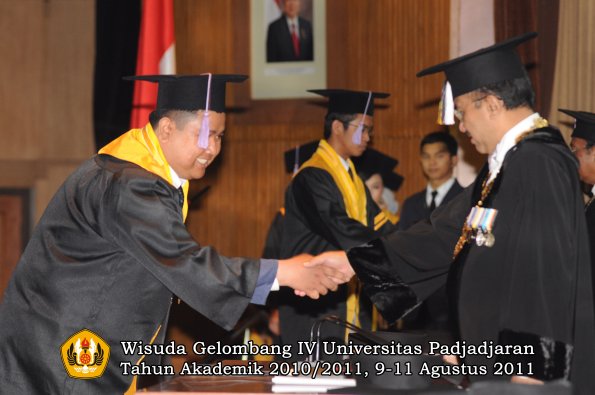 wisuda-fkg-oleh-rektor-025