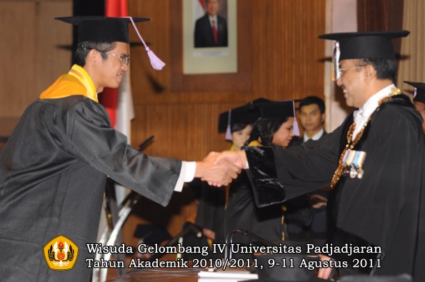 wisuda-fkg-oleh-rektor-026