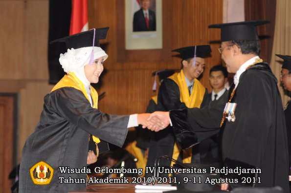 wisuda-fkg-oleh-rektor-029