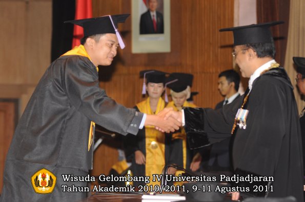 wisuda-fkg-oleh-rektor-030