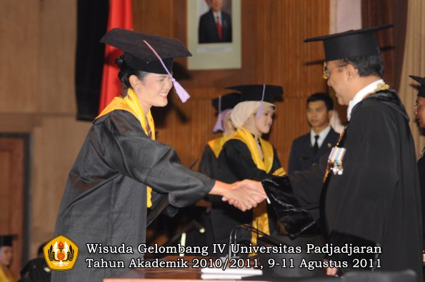 wisuda-fkg-oleh-rektor-031