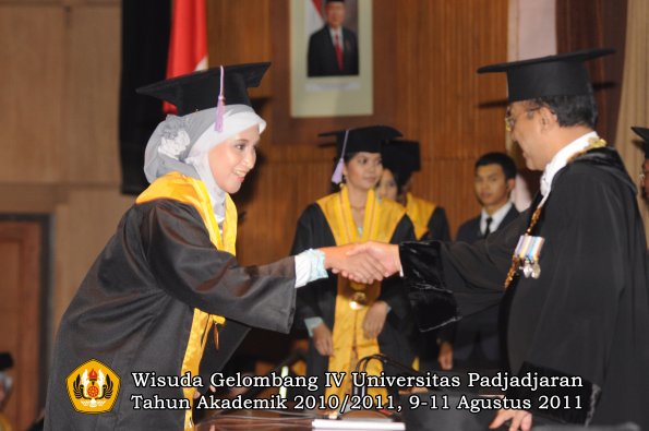 wisuda-fkg-oleh-rektor-035