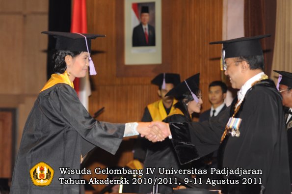 wisuda-fkg-oleh-rektor-036