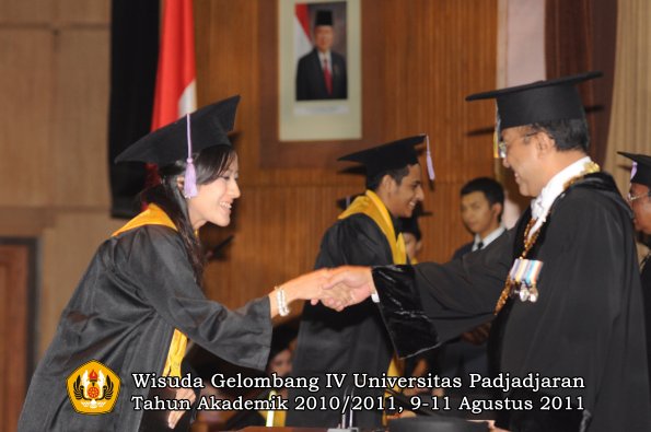 wisuda-fkg-oleh-rektor-037