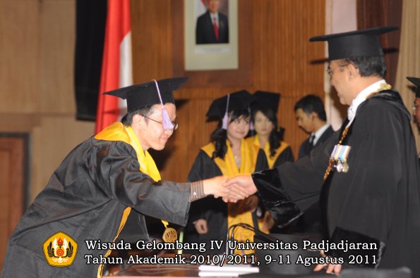 wisuda-fkg-oleh-rektor-046