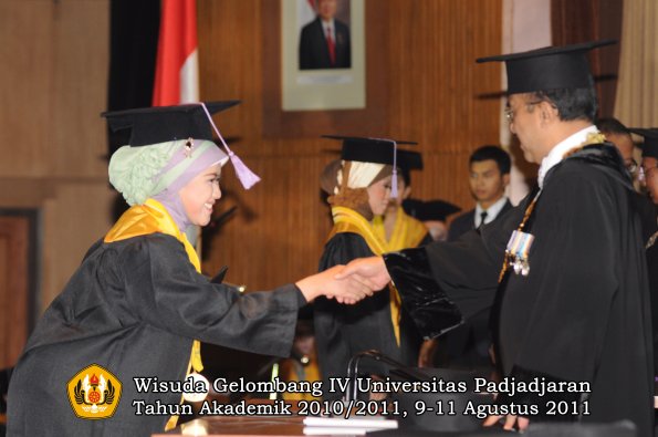 wisuda-fkg-oleh-rektor-051