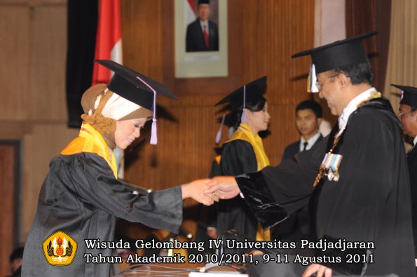 wisuda-fkg-oleh-rektor-052