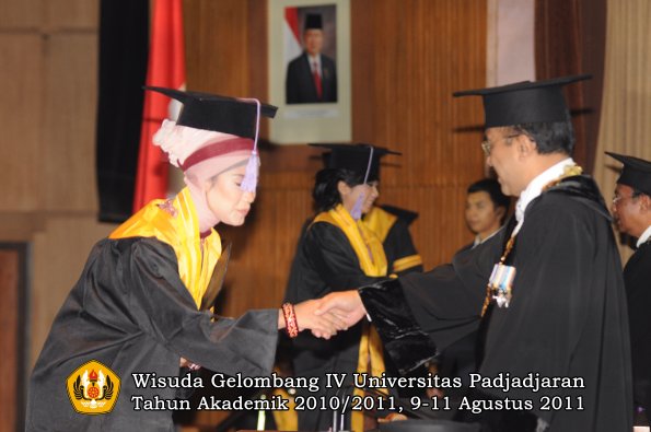 wisuda-fkg-oleh-rektor-058