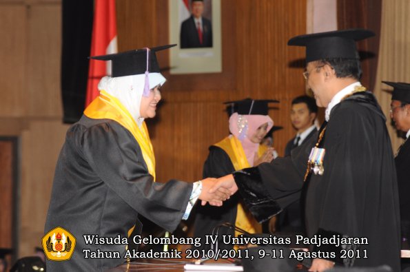 wisuda-fkg-oleh-rektor-076